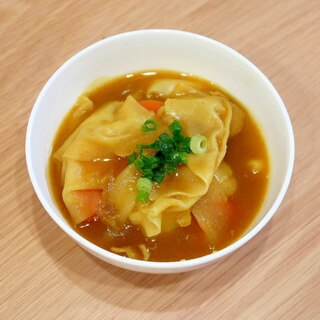 肉じゃがと餃子の皮でカレーうどん風☆余り物一掃